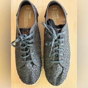 TOMS women’s black lace espadrilles